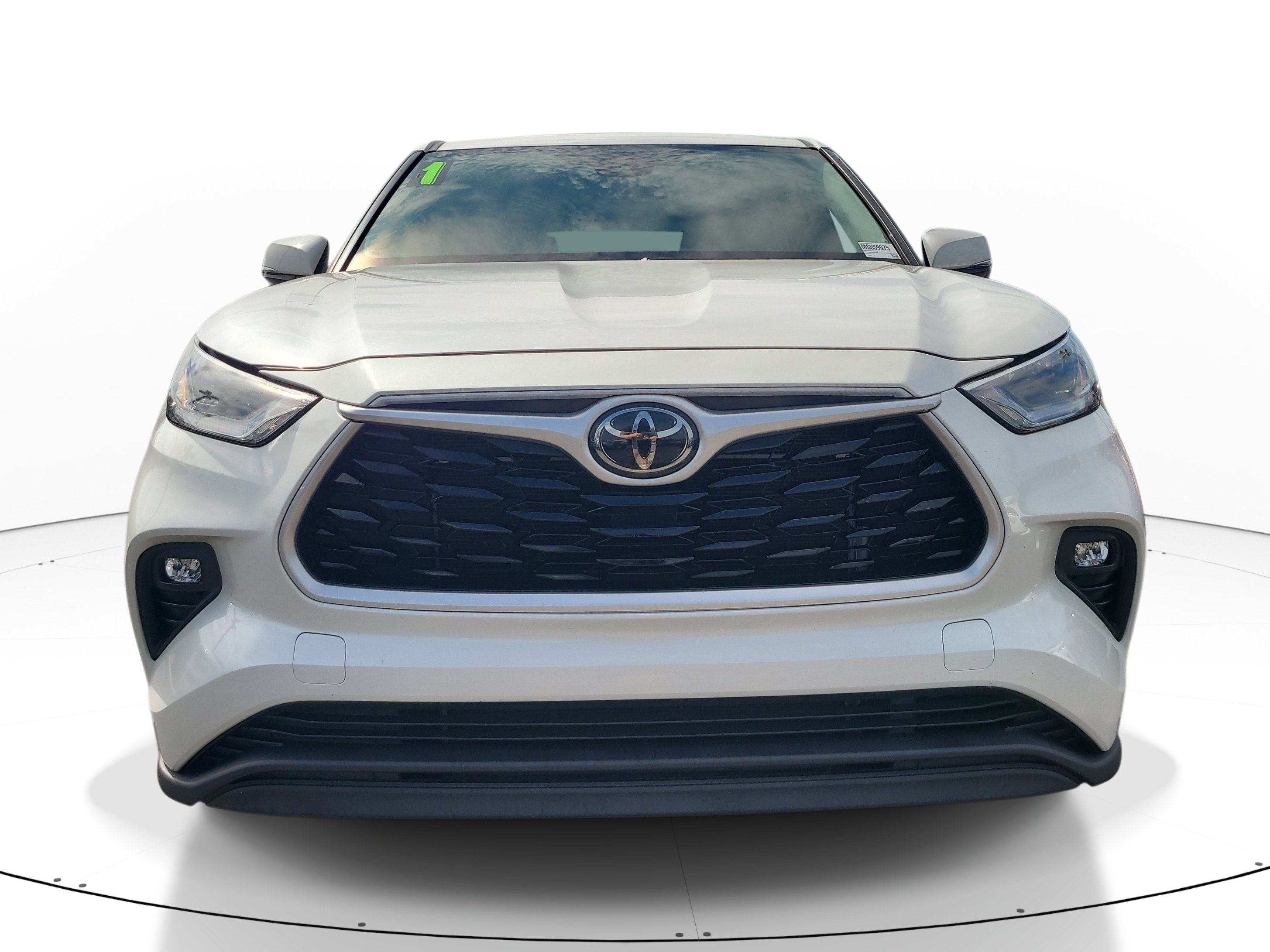 Used 2021 Toyota Highlander LE FWD image 2