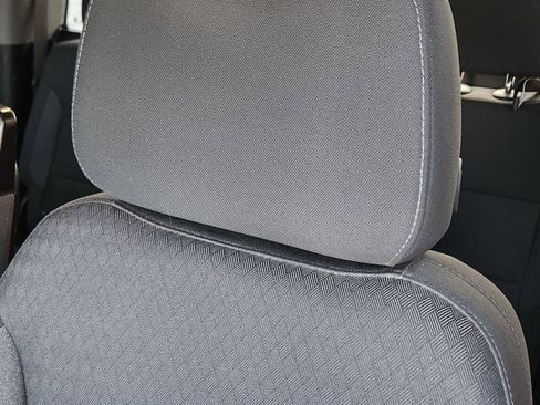 Used 2022 Chevrolet Silverado 2500 Custom w/ Custom Value Package image 16