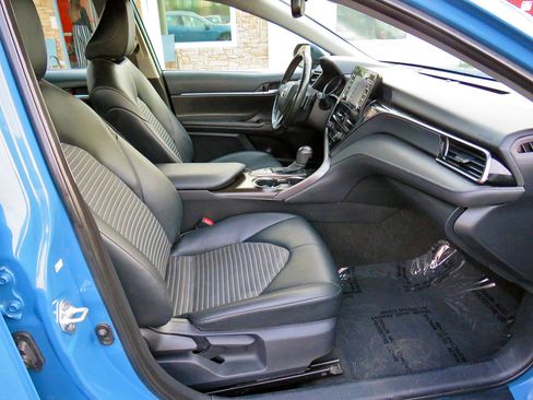 Used 2023 Toyota Camry SE w/ Convenience Package image 18