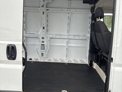 Used 2025 RAM ProMaster 2500 w/ Convenience Group image 19