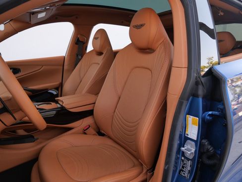 Used 2024 Aston Martin DBX image 20