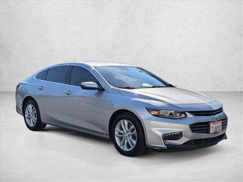 Used 2016 Chevrolet Malibu LT w/ Driver Confidence Package FWD image 3