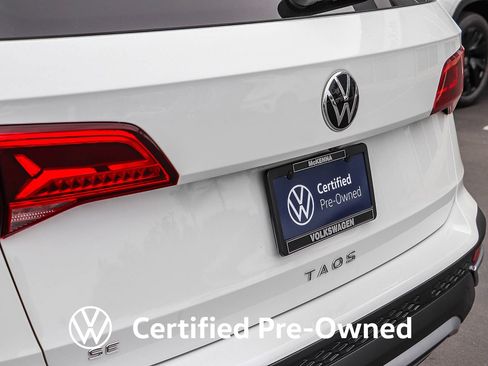 Used 2023 Volkswagen Taos SE w/ Panoramic Sunroof Package FWD image 11