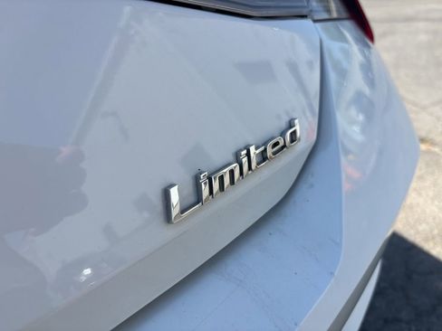 Used 2023 Hyundai Elantra Limited FWD image 31