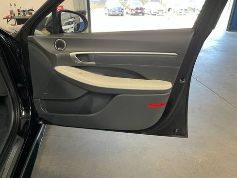 Used 2025 Hyundai Sonata Limited FWD image 12