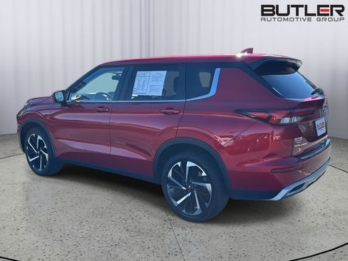 Used 2024 Mitsubishi Outlander SE Black Edition image 3