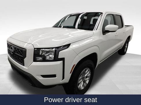 Used 2024 Nissan Frontier SV image 3
