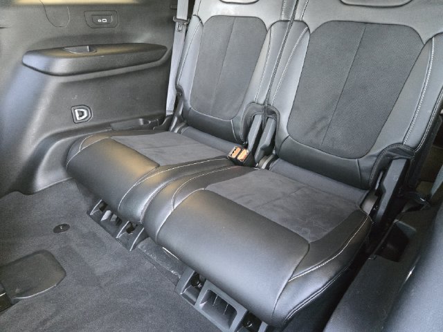 Used 2024 Jeep Grand Cherokee L Altitude AWD/4WD image 31