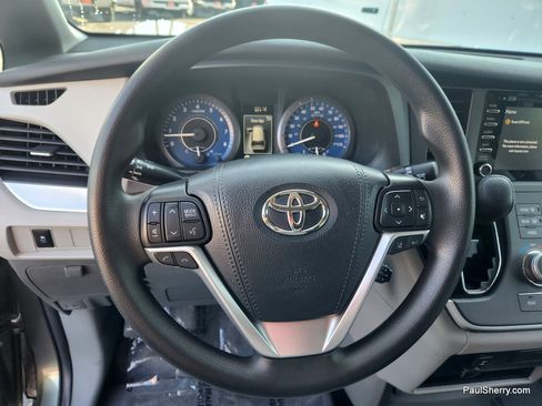 Used 2020 Toyota Sienna LE FWD image 39