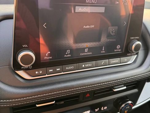 Used 2023 Nissan Rogue SV FWD image 18