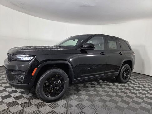 New 2025 Jeep Grand Cherokee Altitude image 8