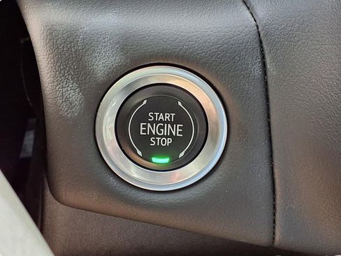 Used 2021 Chevrolet Suburban LS image 12