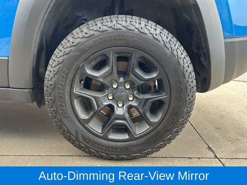 Used 2019 Jeep Cherokee Trailhawk image 16