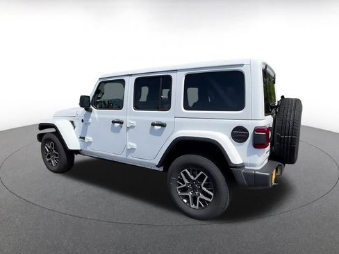 Used 2025 Jeep Wrangler Unlimited Sahara AWD/4WD image 10