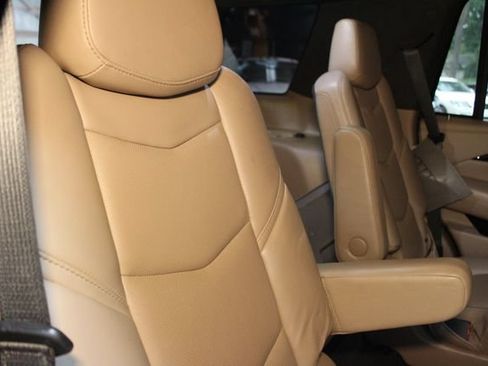 Used 2018 Cadillac Escalade Platinum AWD/4WD image 15