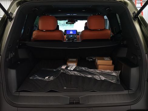 Used 2026 Lexus LX 700h Ultra Luxury w/ Accessory Package (Z1) AWD/4WD image 38