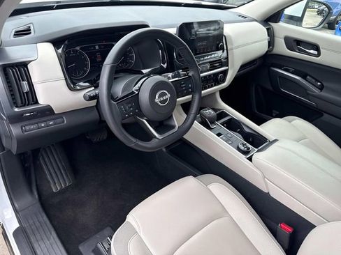 Used 2025 Nissan Pathfinder SL AWD/4WD image 25