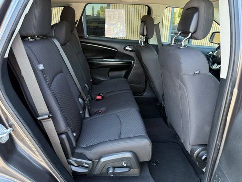 Used 2018 Dodge Journey SE w/ Connectivity Group FWD image 16