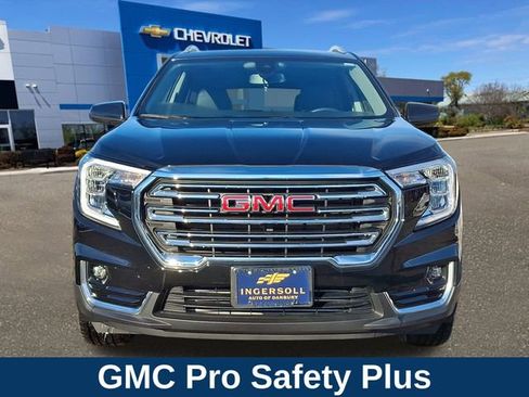 Used 2024 GMC Terrain SLT w/ Infotainment Package II image 2