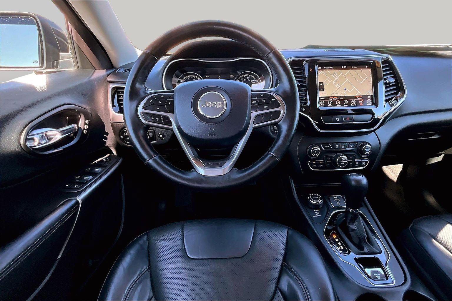 Used 2019 Jeep Cherokee Limited w/ Luxury Group AWD/4WD image 5