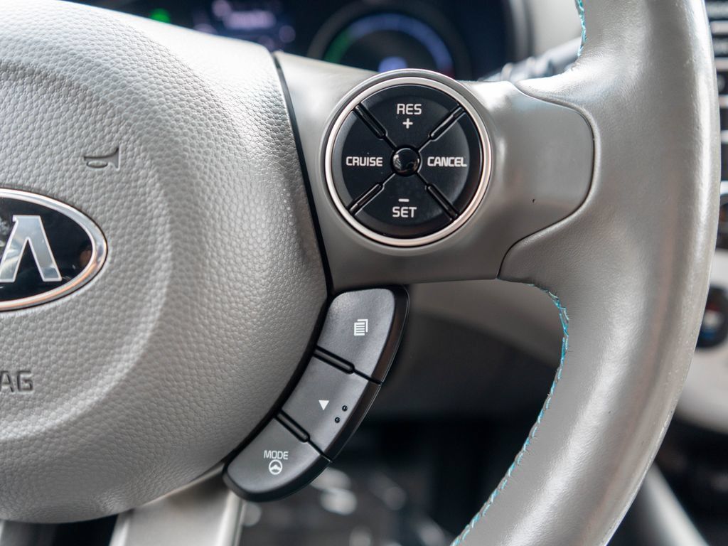 Used 2016 Kia Soul EV + FWD image 19