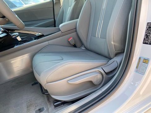 New 2025 Hyundai Elantra SEL image 25