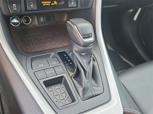 Used 2020 Toyota RAV4 Limited image 27