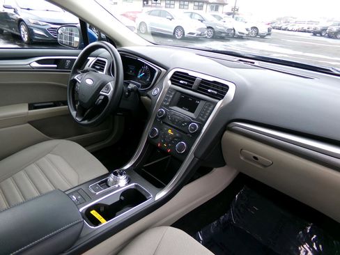 Used 2018 Ford Fusion SE image 33