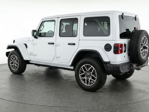 Used 2025 Jeep Wrangler Sahara image 6