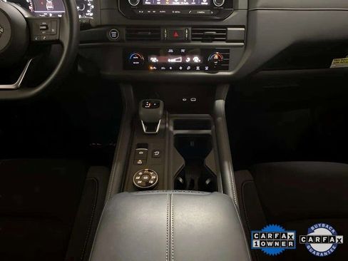 Used 2024 Nissan Pathfinder S image 11