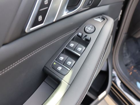 Used 2026 BMW X5 sDrive40i w/ M Sport Package image 14