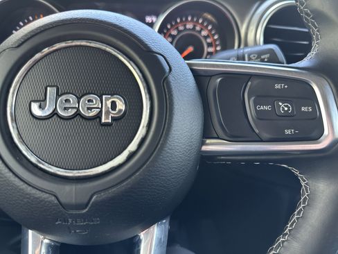 Used 2020 Jeep Wrangler Unlimited Sahara AWD/4WD image 23