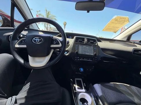 Used 2016 Toyota Prius Three image 6
