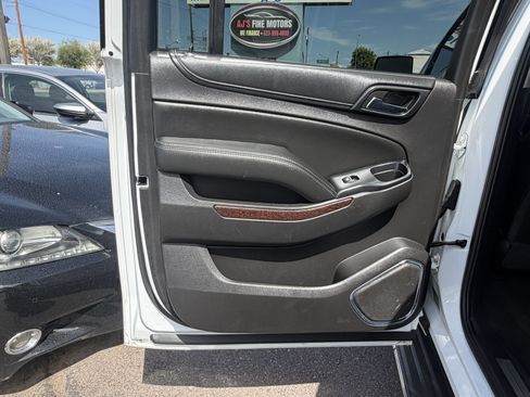 Used 2017 GMC Yukon XL SLT AWD/4WD image 9