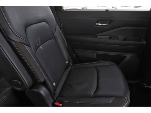 Used 2024 Nissan Pathfinder SL w/ SL Premium Package image 16