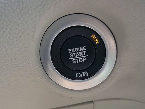 Used 2023 Chrysler Pacifica Touring-L w/ Uconnect Theater Family Group image 28