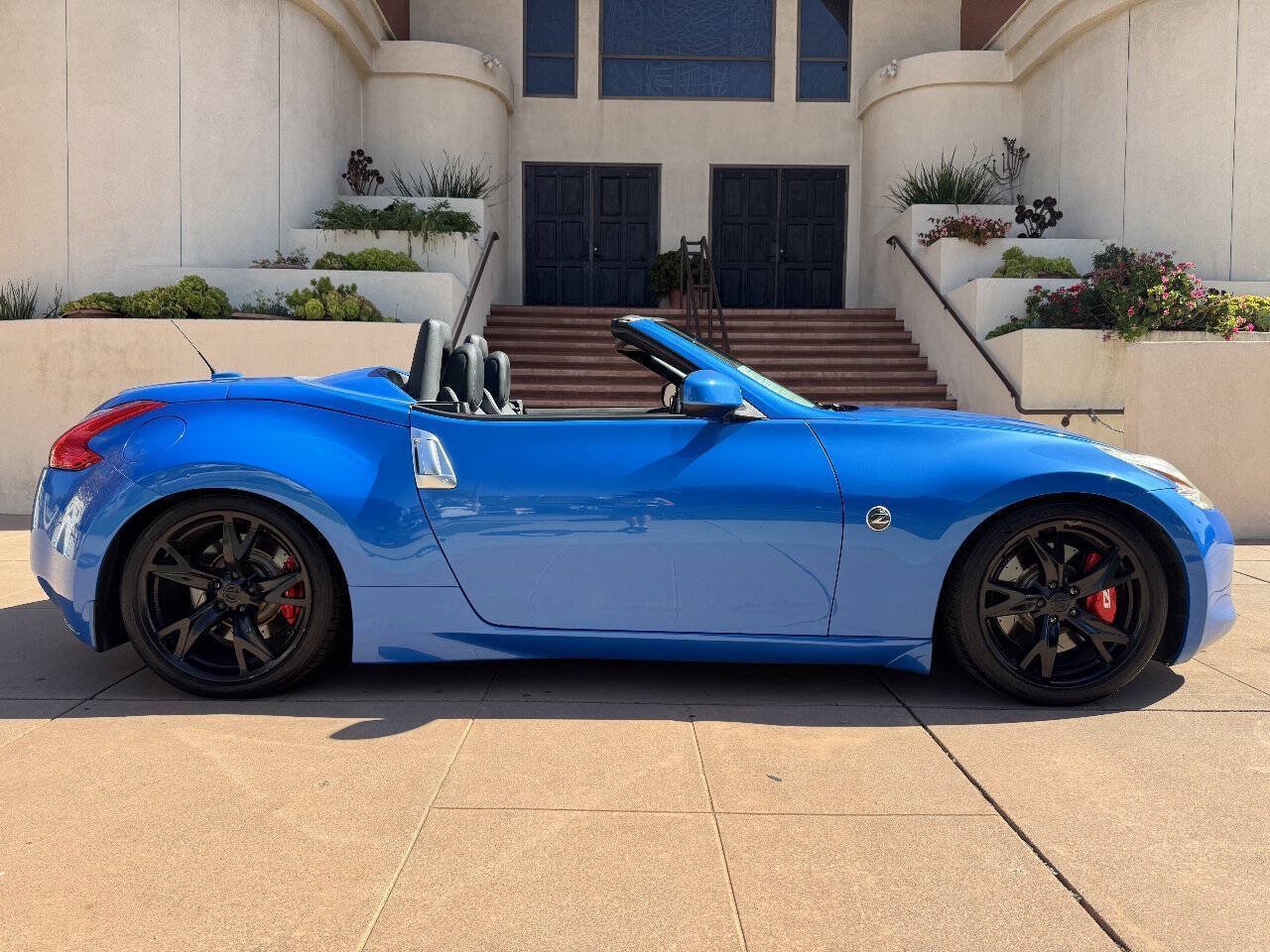 Used 2010 Nissan 370Z Touring RWD image 10