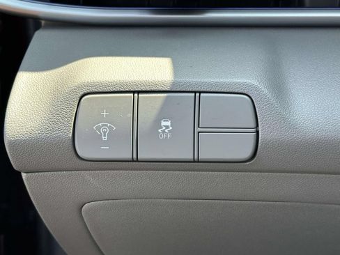Used 2024 Hyundai Elantra SEL FWD image 17