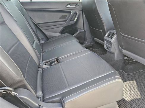 Used 2018 Volkswagen Tiguan SE AWD/4WD image 18