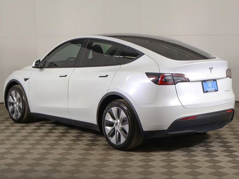 Used 2022 Tesla Model Y Long Range image 10