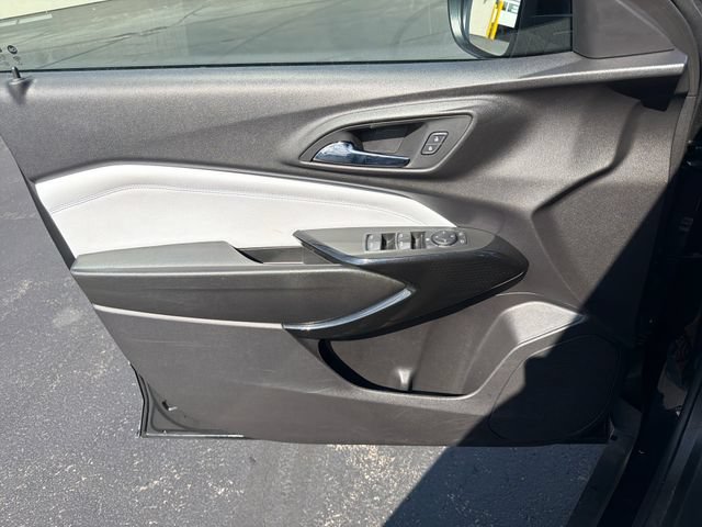 Used 2025 Chevrolet Trax LT w/ LT Convenience Package FWD image 10