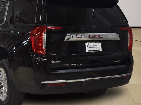 Used 2024 GMC Yukon SLT w/ SLT Premium Package AWD/4WD image 39