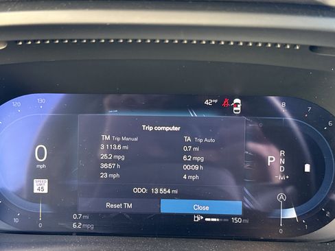 Used 2025 Volvo XC40 B5 Core image 22