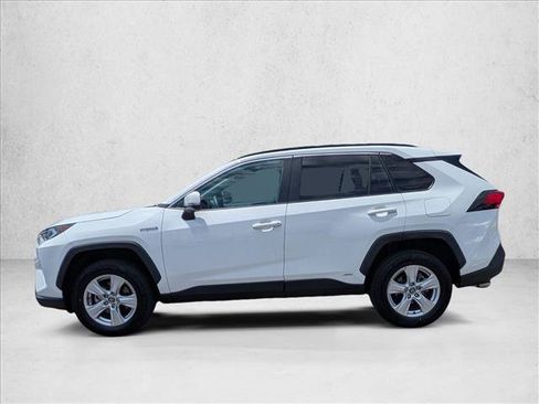 Used 2020 Toyota RAV4 XLE w/ Carpet Mat Package AWD/4WD image 7