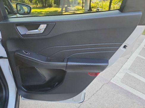 Used 2021 Ford Escape SE image 29