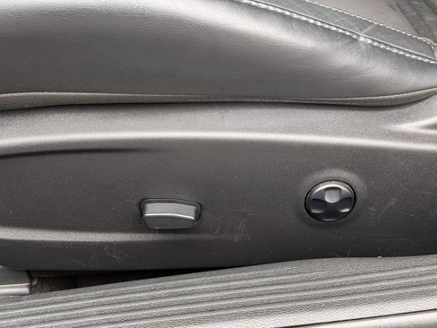 Used 2016 Dodge Challenger R/T Scat Pack w/ Leather Interior Group image 15