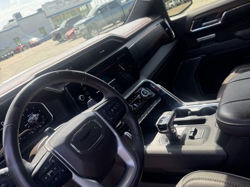 Used 2023 GMC Sierra 1500 Denali w/ Technology Package AWD/4WD image 14