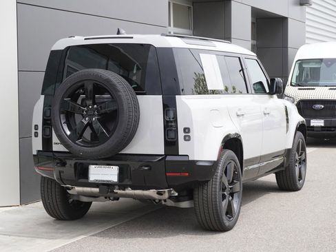 New 2026 Land Rover Defender 110 X-Dynamic SE AWD/4WD image 2