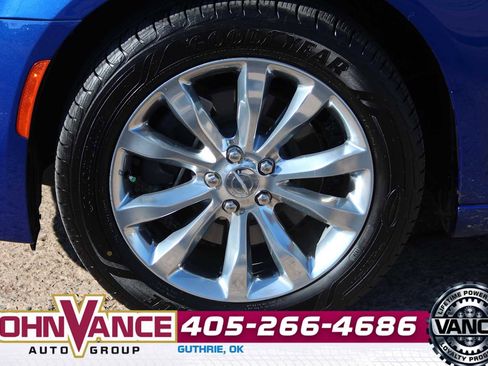 Used 2021 Chrysler 300 Touring L image 12