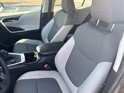 Used 2022 Toyota RAV4 XLE w/ Convenience Package AWD/4WD image 20